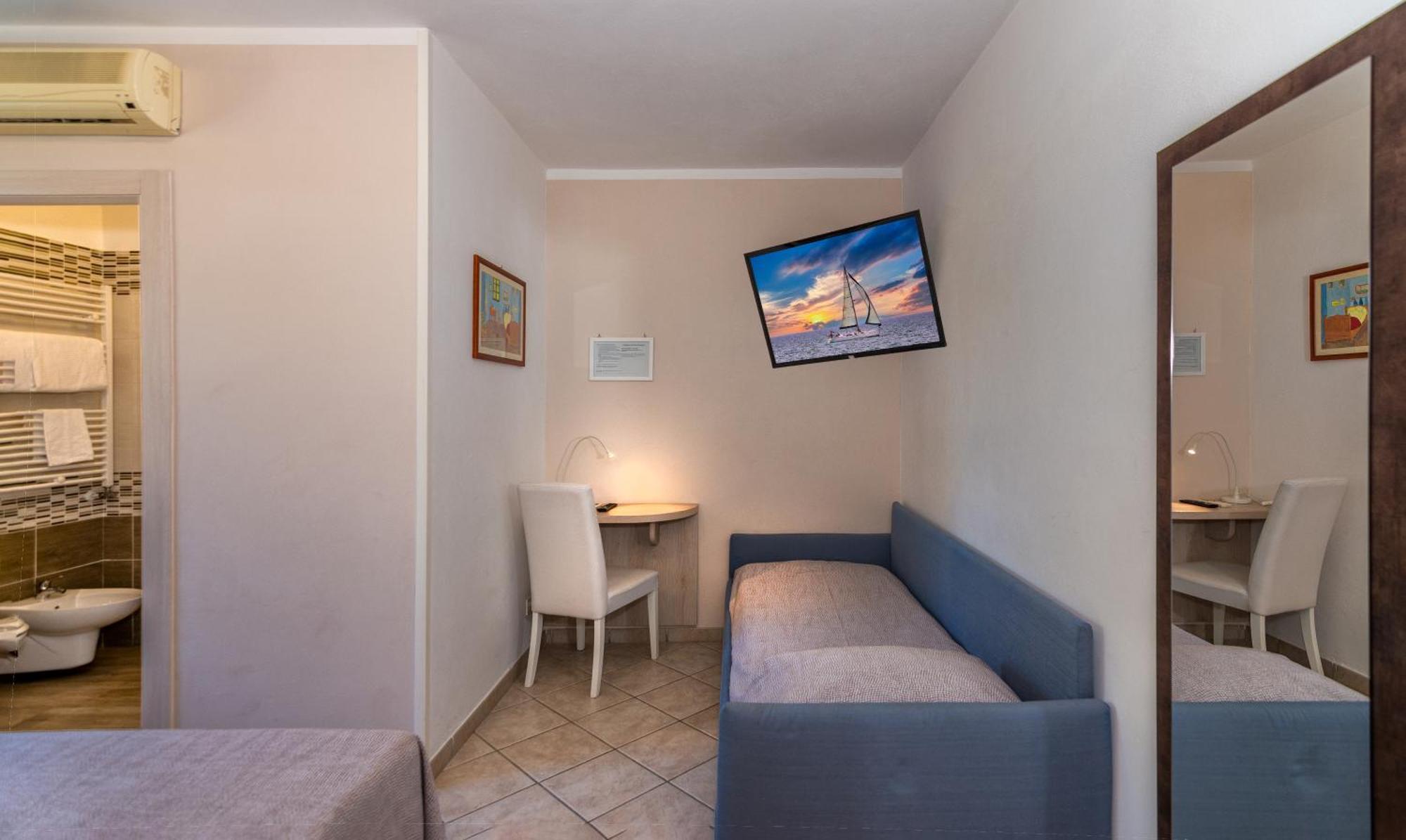 Hotel Eura مارينا دي ماسا المظهر الخارجي الصورة