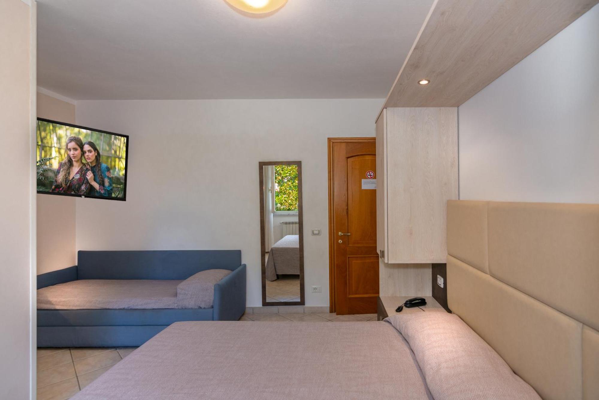 Hotel Eura مارينا دي ماسا المظهر الخارجي الصورة