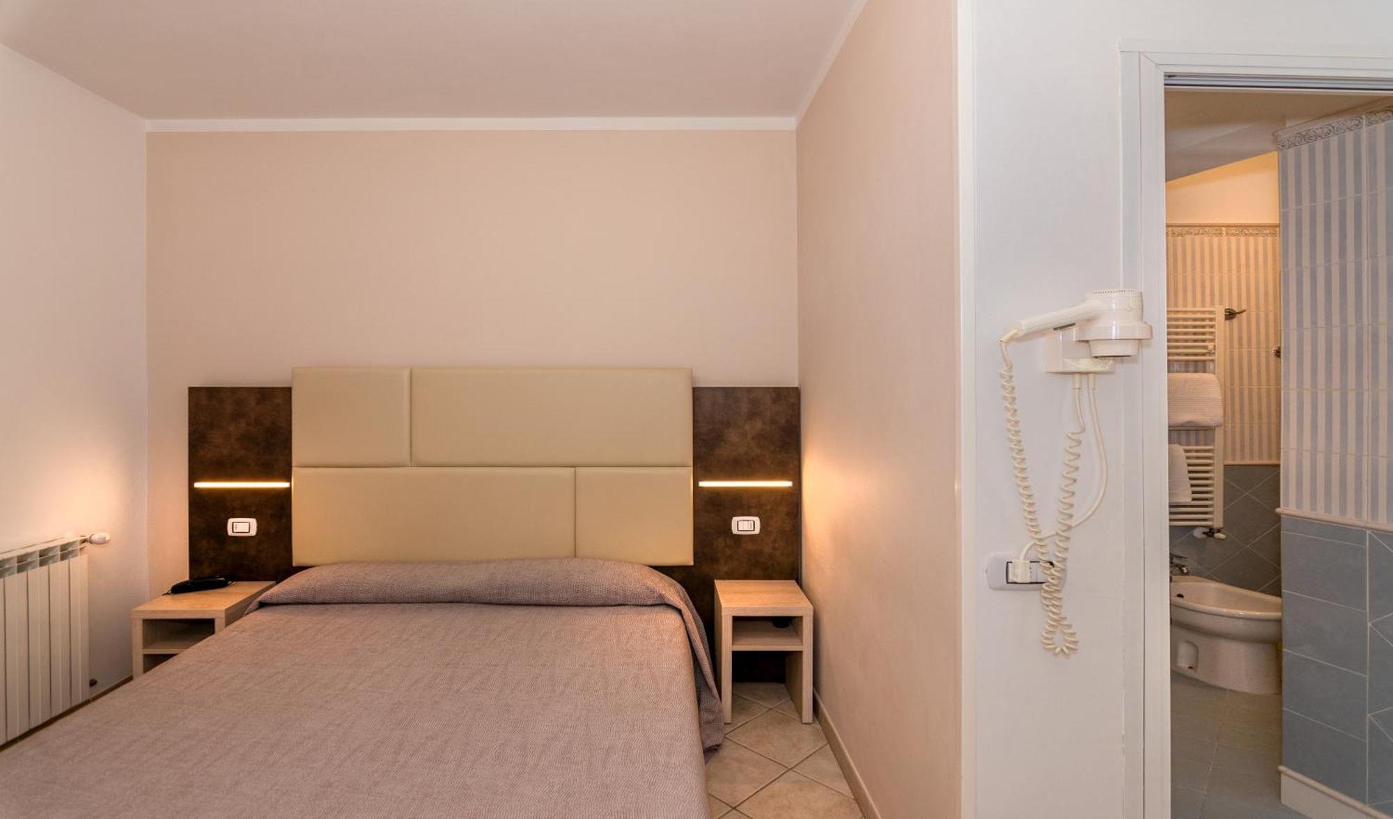 Hotel Eura مارينا دي ماسا المظهر الخارجي الصورة