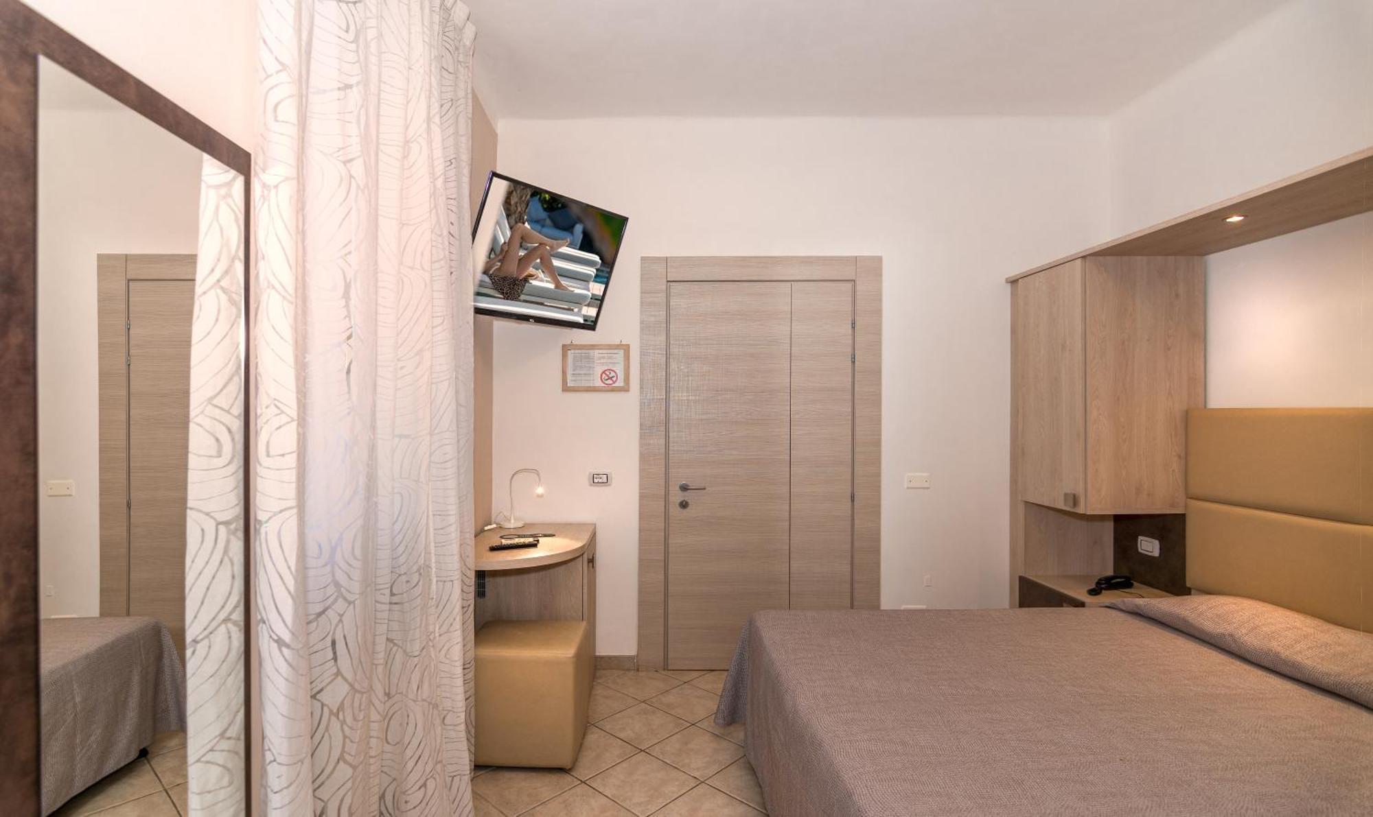 Hotel Eura مارينا دي ماسا المظهر الخارجي الصورة