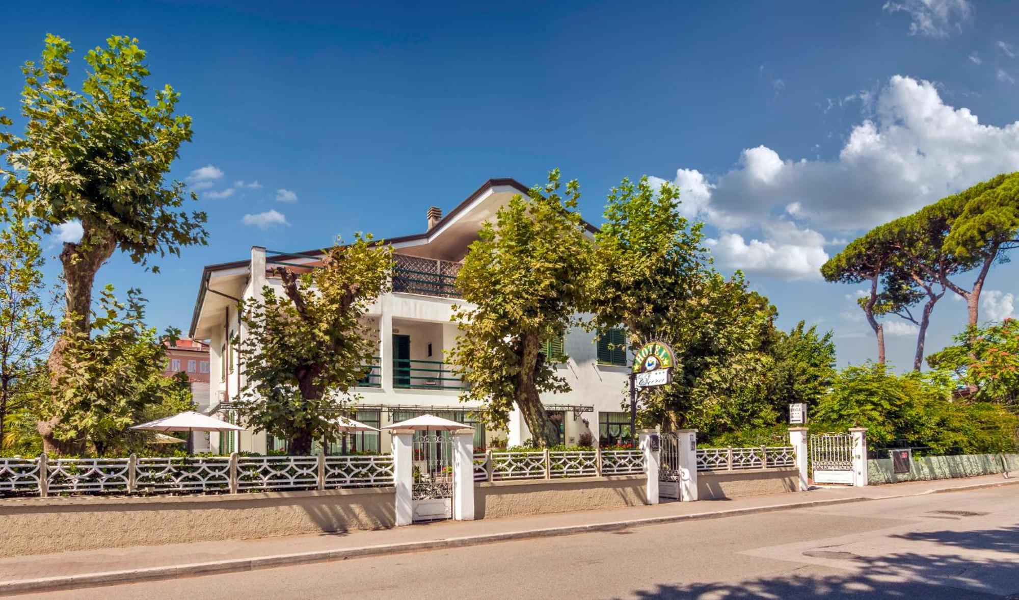 Hotel Eura مارينا دي ماسا المظهر الخارجي الصورة