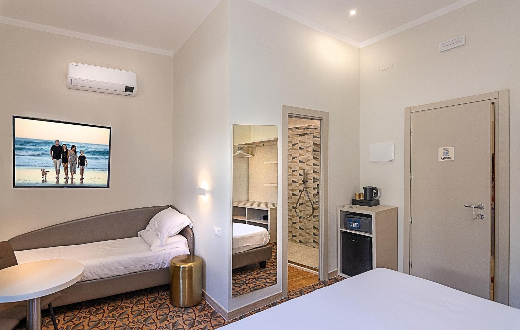 Hotel Eura مارينا دي ماسا المظهر الخارجي الصورة